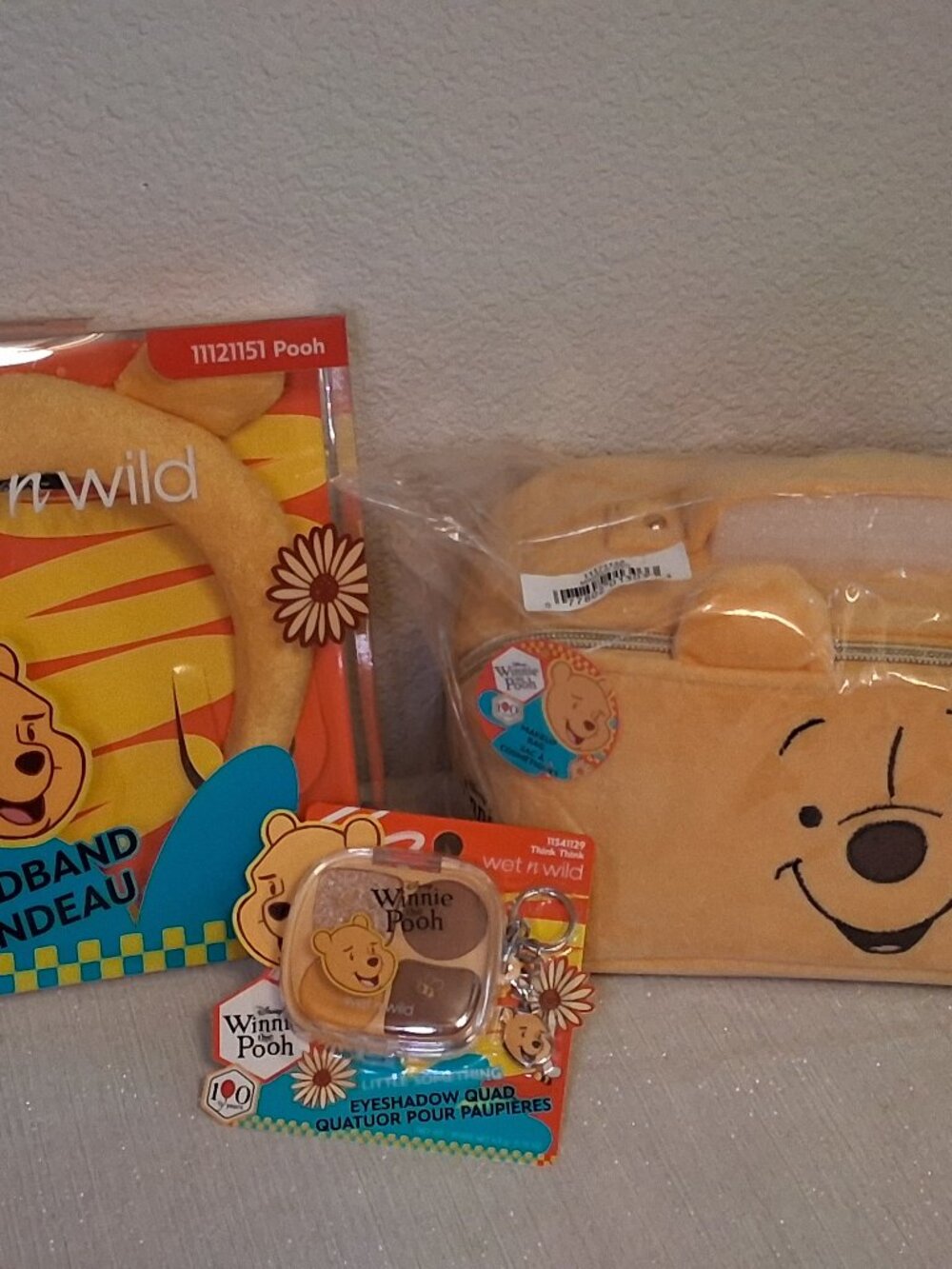 Wet N Wild Winnie The Pooh Makeup Case Headband eyeshadow keychain set NEW